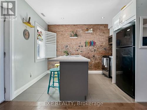 3224 Steeles Avenue W, Milton, ON - Indoor Photo Showing Kitchen