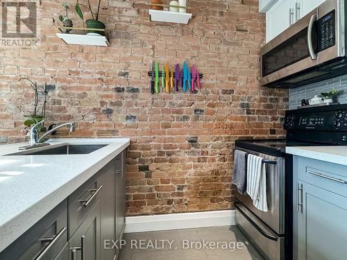 3224 Steeles Avenue W, Milton, ON - Indoor Photo Showing Kitchen