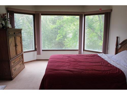 517 3Rd Avenue, Trail, BC - Indoor Photo Showing Bedroom