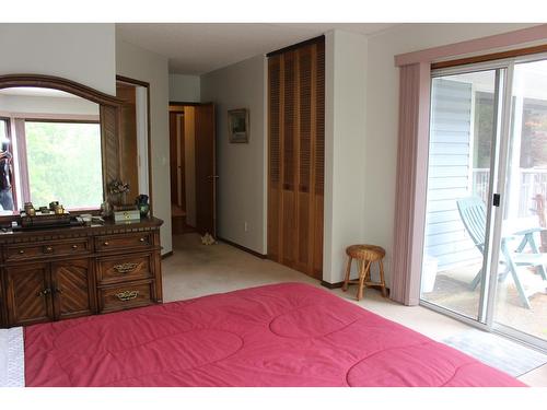 517 3Rd Avenue, Trail, BC - Indoor Photo Showing Bedroom