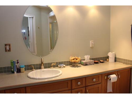 517 3Rd Avenue, Trail, BC - Indoor Photo Showing Bathroom