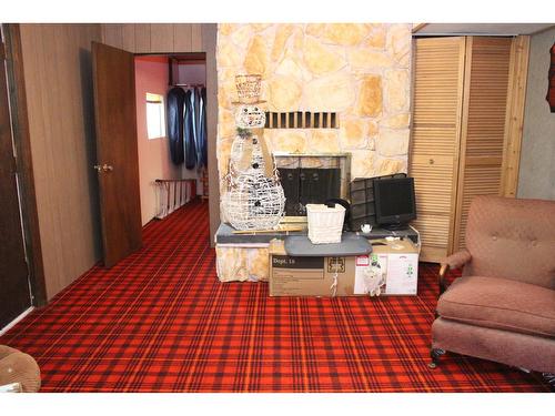 517 3Rd Avenue, Trail, BC - Indoor Photo Showing Living Room With Fireplace