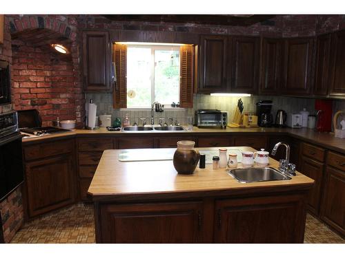 517 3Rd Avenue, Trail, BC - Indoor Photo Showing Dining Room