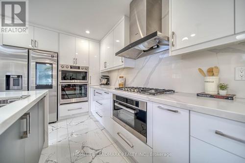 6 Majestic Drive, Markham, ON - Indoor Photo Showing Kitchen With Upgraded Kitchen