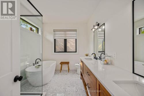 2177 Linkway Boulevard, London, ON - Indoor Photo Showing Bathroom