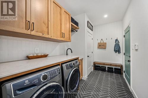 2177 Linkway Boulevard, London, ON - Indoor Photo Showing Laundry Room