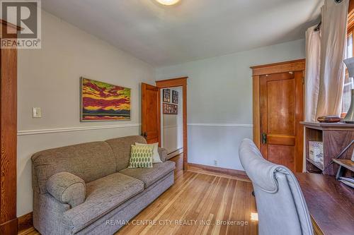 595 Dufferin Avenue, London, ON - Indoor Photo Showing Living Room