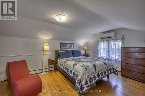 595 Dufferin Avenue, London, ON - Indoor Photo Showing Bedroom