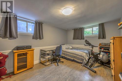 595 Dufferin Avenue, London, ON - Indoor Photo Showing Bedroom