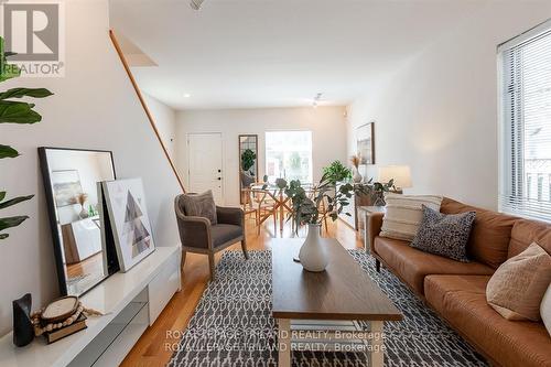 5 Edith Street, London, ON - Indoor Photo Showing Living Room