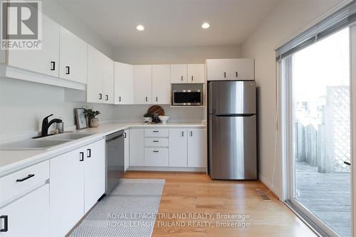 5 Edith Street, London, ON - Indoor Photo Showing Kitchen