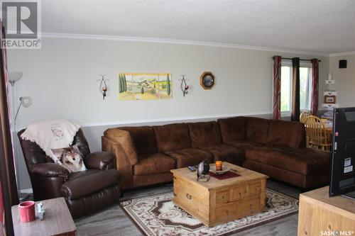 114-116 1St Street E, Climax, SK - Indoor Photo Showing Living Room