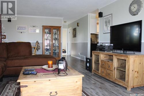 114-116 1St Street E, Climax, SK - Indoor Photo Showing Living Room