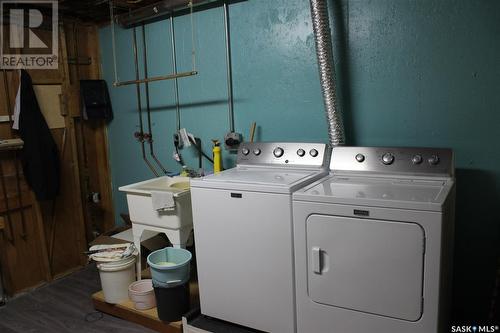 114-116 1St Street E, Climax, SK - Indoor Photo Showing Laundry Room