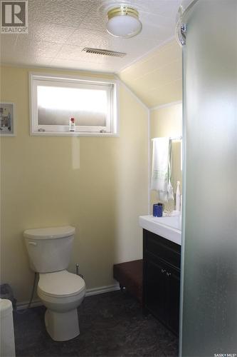 114-116 1St Street E, Climax, SK - Indoor Photo Showing Bathroom