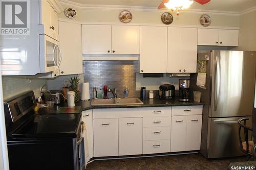 114-116 1St Street E, Climax, SK - Indoor Photo Showing Kitchen