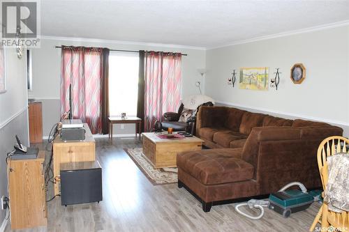 114-116 1St Street E, Climax, SK - Indoor Photo Showing Living Room