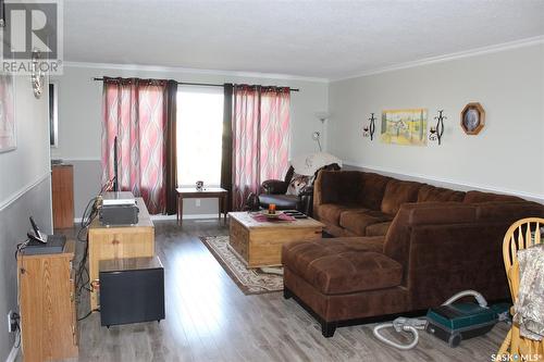 114-116 1St Street E, Climax, SK - Indoor Photo Showing Living Room