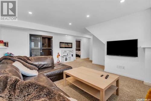 230 Lakeridge Drive, Warman, SK - Indoor Photo Showing Living Room