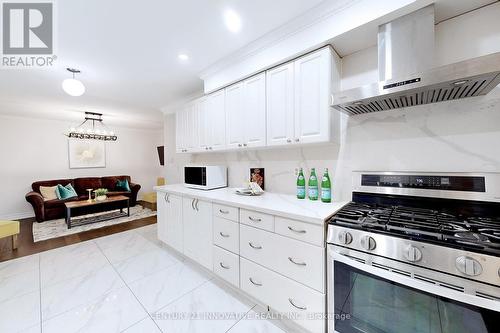 75 Parade Square, Toronto, ON - Indoor Photo Showing Kitchen