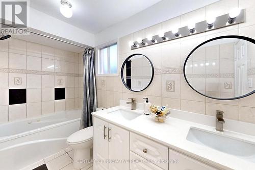 75 Parade Square, Toronto, ON - Indoor Photo Showing Bathroom