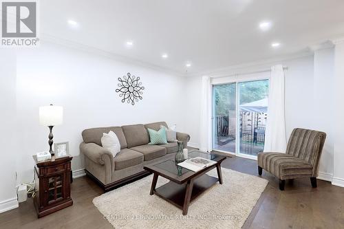 75 Parade Square, Toronto, ON - Indoor Photo Showing Living Room
