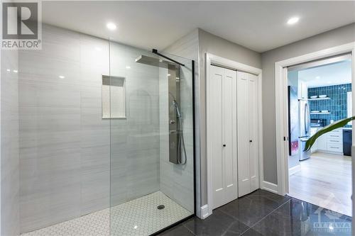 212 Grandview Road, Ottawa, ON - Indoor Photo Showing Bathroom