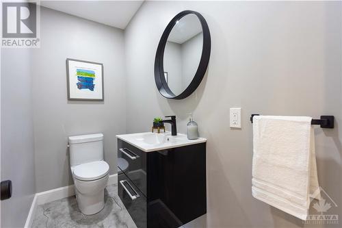 212 Grandview Road, Ottawa, ON - Indoor Photo Showing Bathroom