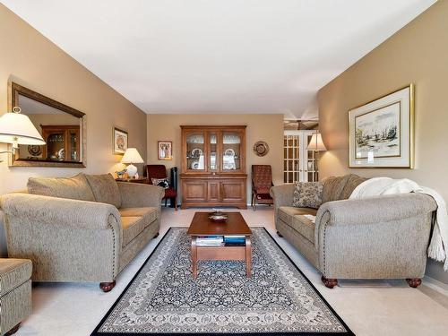 Living room - 601-1605 Av. Victoria, Saint-Lambert, QC - Indoor Photo Showing Living Room