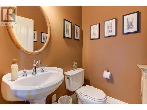 683 Westside Road S, West Kelowna, BC - Indoor Photo Showing Bathroom