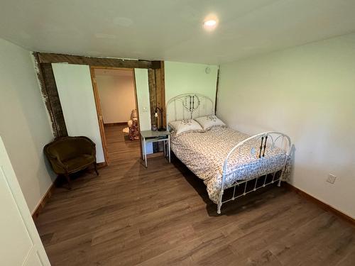 6450 27Th Street, Grand Forks, BC - Indoor Photo Showing Bedroom