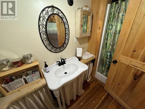 6450 27Th Street, Grand Forks, BC - Indoor Photo Showing Bathroom