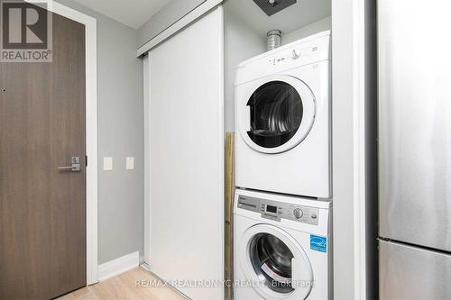 806 - 251 Jarvis Street, Toronto, ON - Indoor Photo Showing Laundry Room