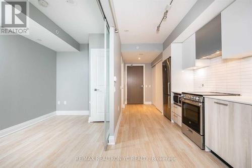 806 - 251 Jarvis Street, Toronto, ON - Indoor Photo Showing Kitchen