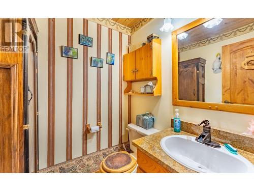 1958 Rykerts Road, Lister, BC - Indoor Photo Showing Bathroom