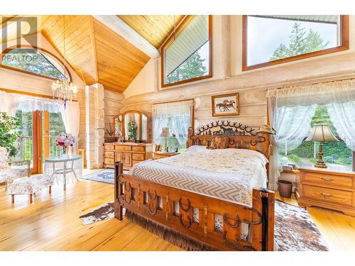 1958 Rykerts Road, Lister, BC - Indoor Photo Showing Bedroom