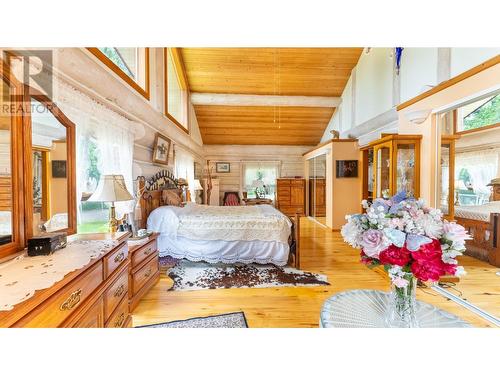 1958 Rykerts Road, Lister, BC - Indoor Photo Showing Bedroom