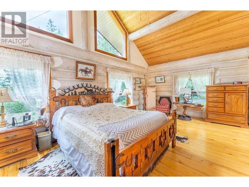 1958 Rykerts Road, Lister, BC - Indoor Photo Showing Bedroom