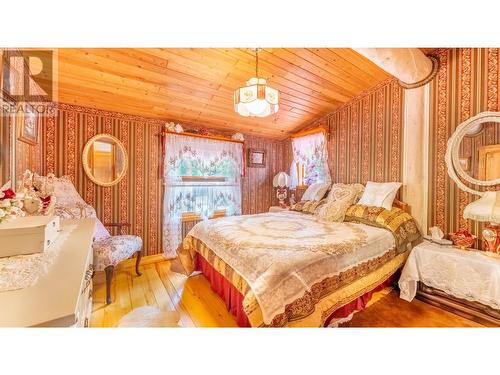 1958 Rykerts Road, Lister, BC - Indoor Photo Showing Bedroom