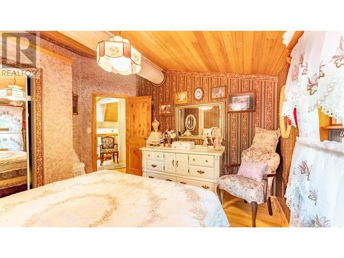 1958 Rykerts Road, Lister, BC - Indoor Photo Showing Bedroom