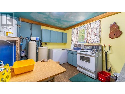 1958 Rykerts Road, Lister, BC - Indoor Photo Showing Kitchen