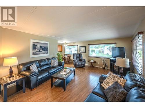 321 Yorkton Avenue Unit# 310, Penticton, BC - Indoor Photo Showing Living Room