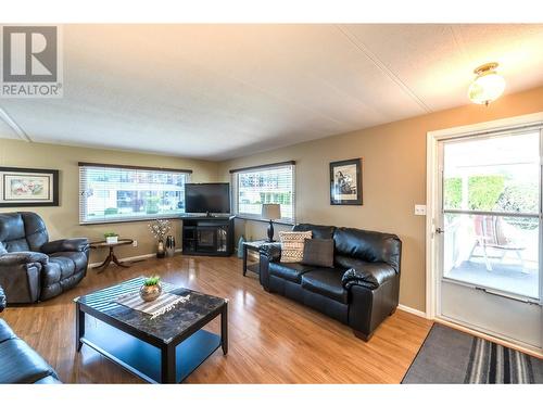 321 Yorkton Avenue Unit# 310, Penticton, BC - Indoor Photo Showing Living Room