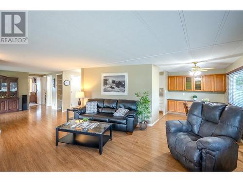 321 Yorkton Avenue Unit# 310, Penticton, BC - Indoor Photo Showing Living Room