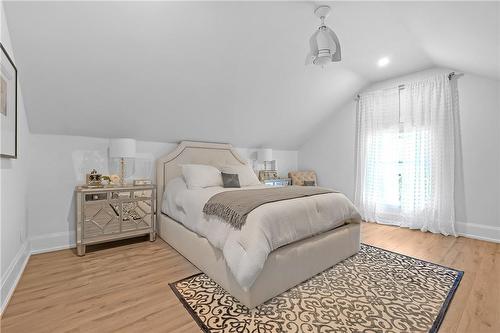 382 Lodor Street, Ancaster, ON - Indoor Photo Showing Bedroom