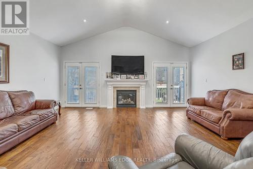 4845 John Street, Lincoln, ON - Indoor Photo Showing Living Room With Fireplace
