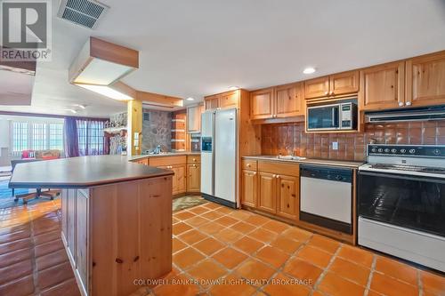 72797 Ravine Drive, Bluewater (Zurich), ON - Indoor Photo Showing Kitchen