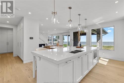 1252 Shoreline, Lakeshore, ON - Indoor Photo Showing Kitchen With Double Sink With Upgraded Kitchen