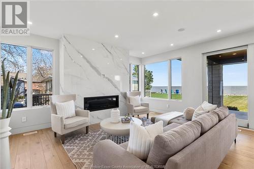 1252 Shoreline, Lakeshore, ON - Indoor Photo Showing Living Room