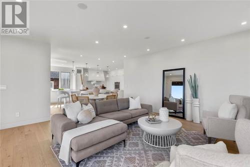 1252 Shoreline, Lakeshore, ON - Indoor Photo Showing Living Room